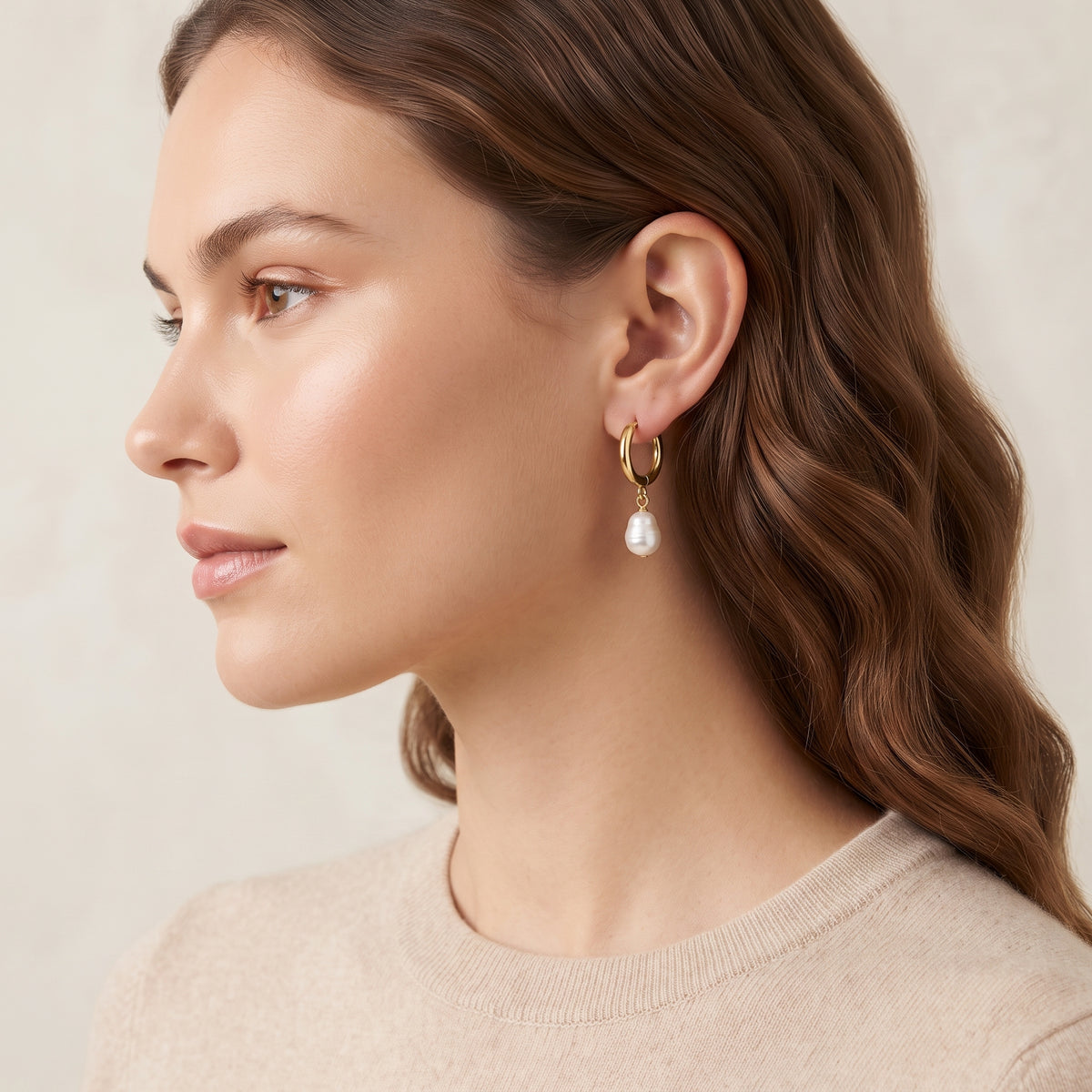 Argollas Rocio | Argollas con Perla de Río Natural Baño Oro 18K