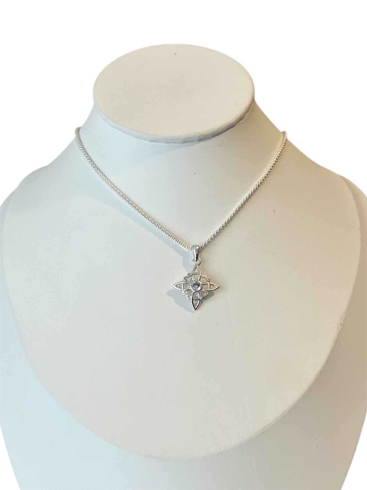 Collar Plata 925 Nudo de Brujas con punto de luz blanco