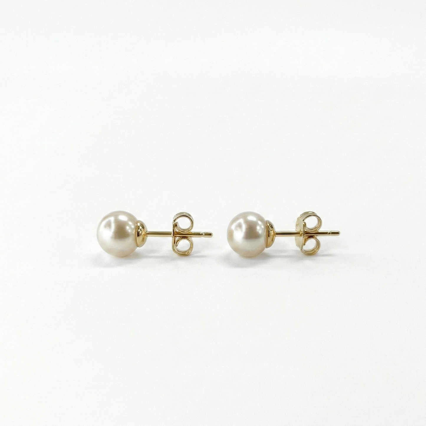 Aros Pegados Perlas de Mallorca 6mm enchapado en Oro de 18K, joyería Mare Rosato