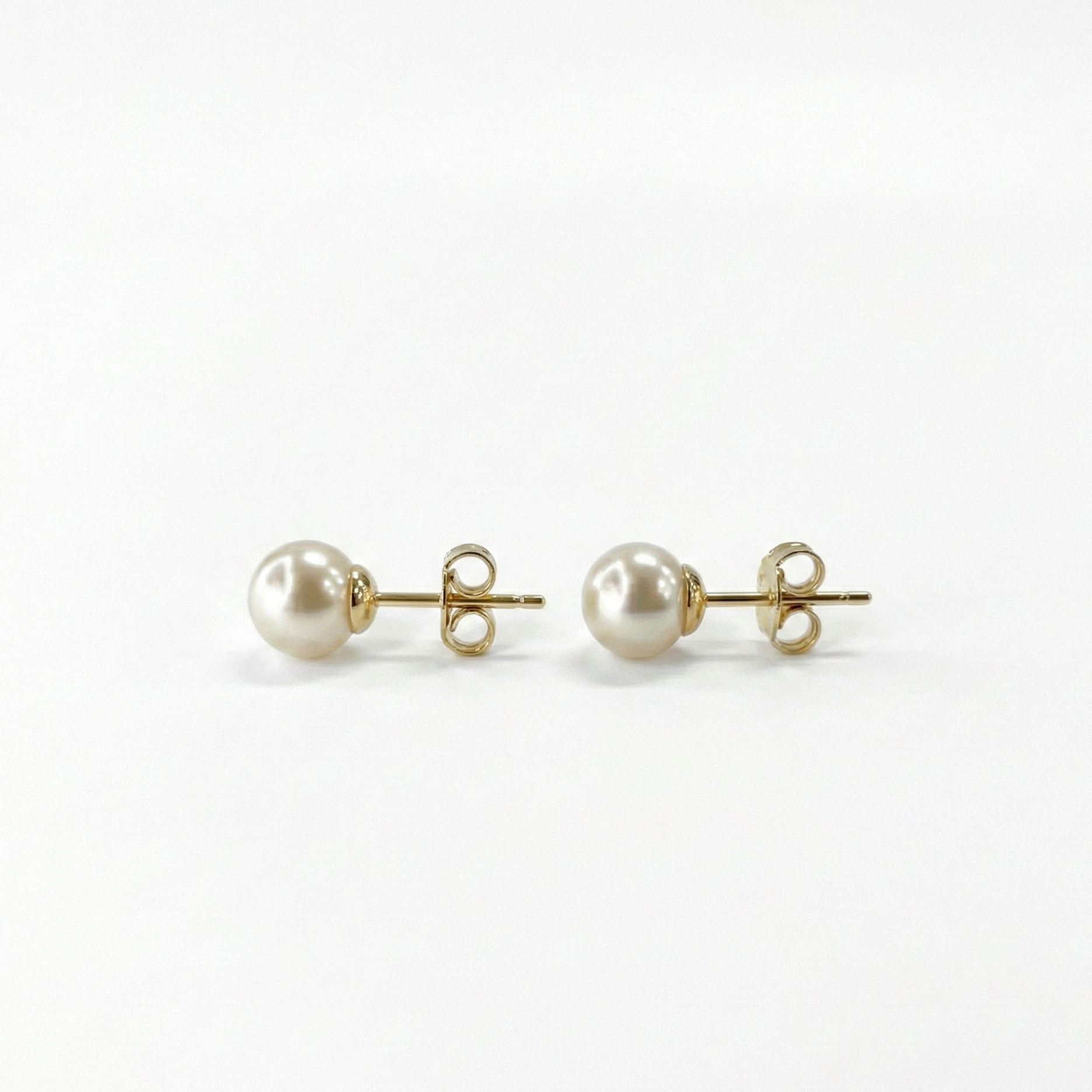 Aros Pegados Perlas de Mallorca 6mm enchapado en Oro de 18K, joyería Mare Rosato