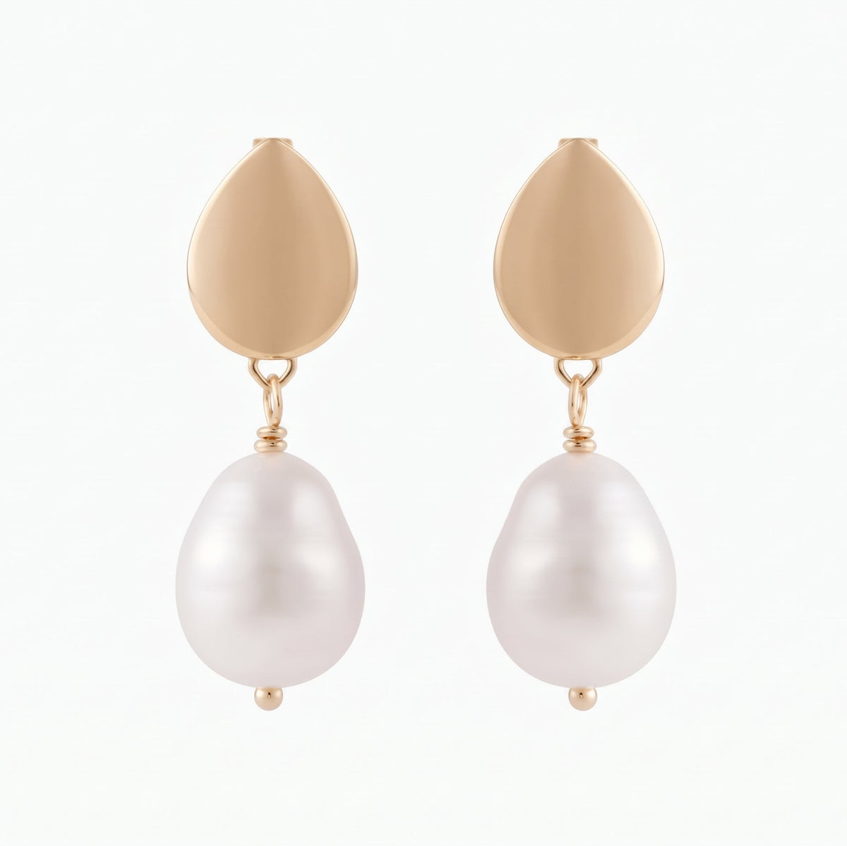 Aros Amalia | Aros Colgantes con Perla de Río Natural y Base de Gota Baño Oro 18K