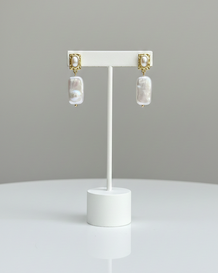 Aros Largos con perlas rectangular blanco - Bañado en Oro 18K, joyería Mare Rosato