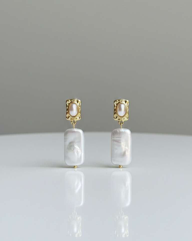 Aros Largos con perlas rectangular blanco - Bañado en Oro 18K, joyería Mare Rosato