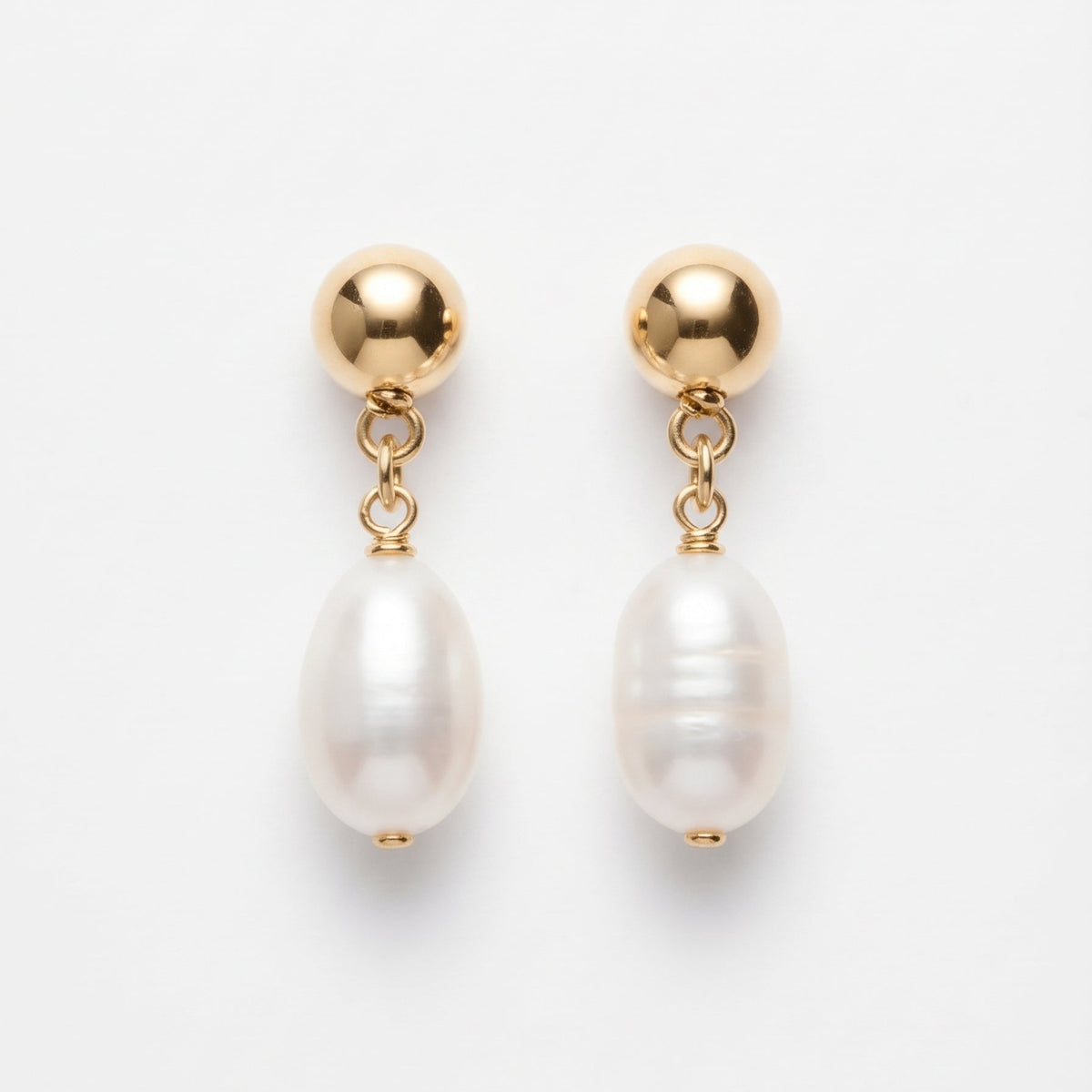 Aros Sienna | Aros Colgantes con Perla de Río Natural y Base Redonda Baño Oro 18K