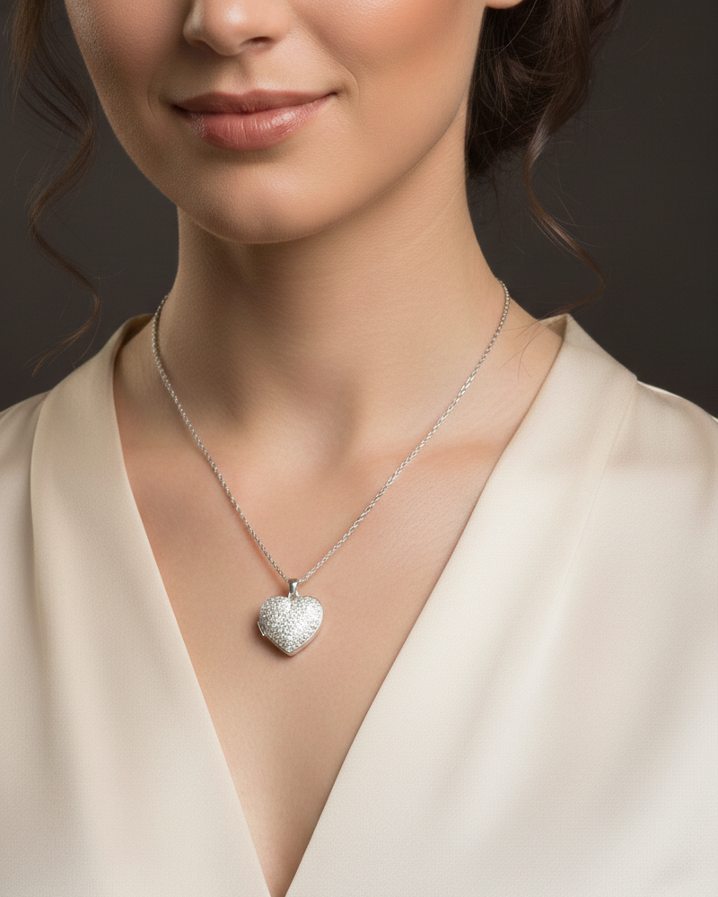 Relicario Corazón con Microcircones – Elegancia que Guarda Recuerdos