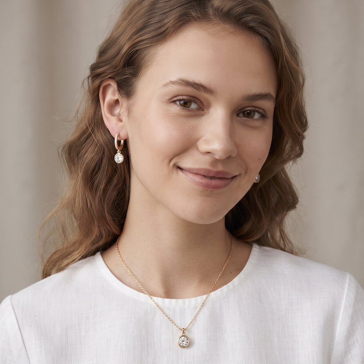 Set Punto de Luz | Collar y Argollas Baño Oro 18K con Punto de Luz Blanco y Micro Circones