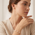 Pulsera Olivia | Pulsera de Perlas de Río Naturales Torcidas Baño Oro 18K con Cadena Extensora