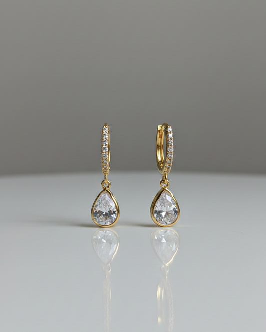Argollas Gota con circón blanco -  Bañado en Oro 18K