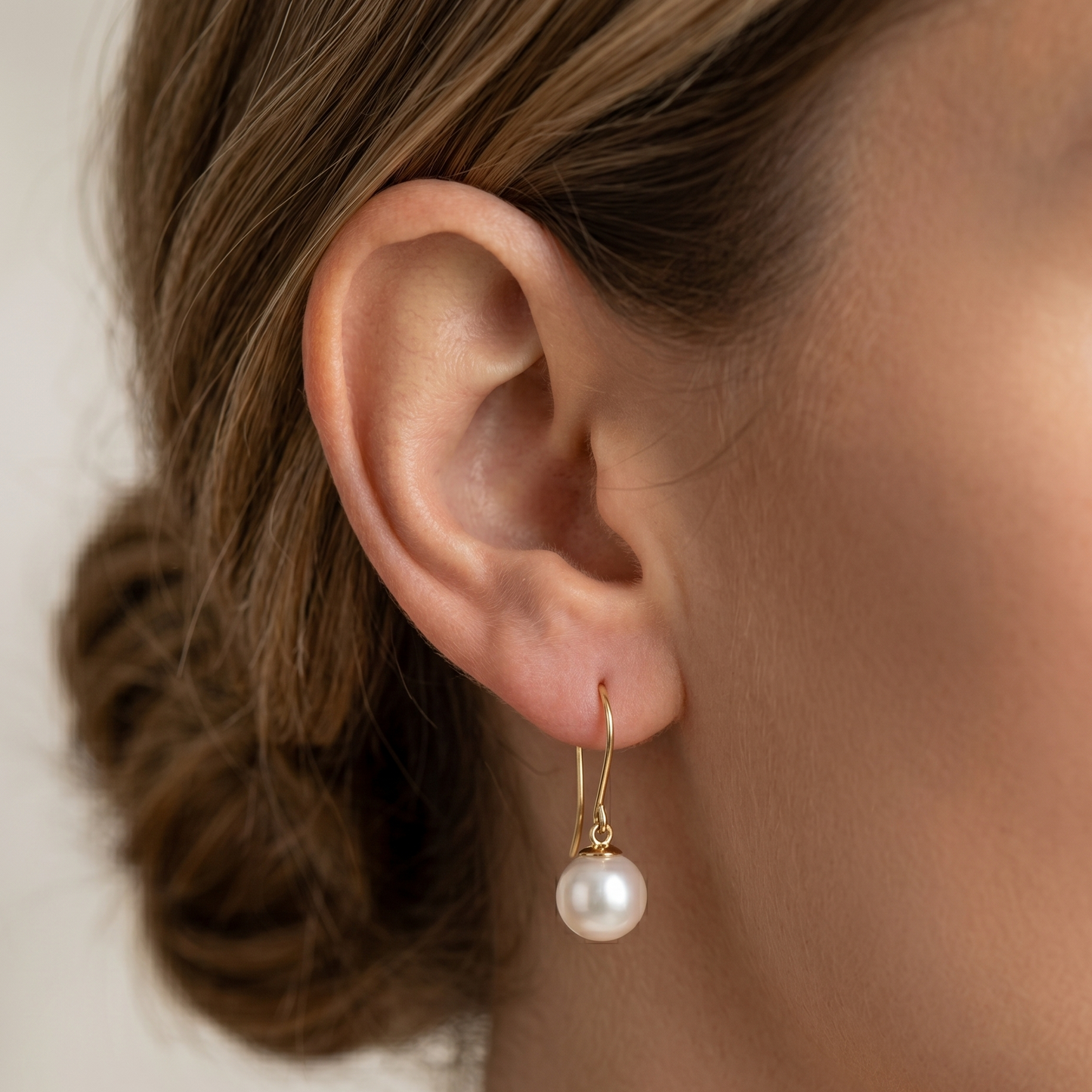 Aros Perlas de Mallorca Bañados en Oro de 18K Gancho, joyería Mare Rosato