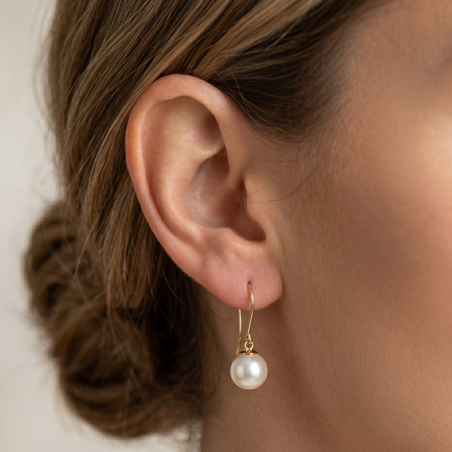 Aros Perlas de Mallorca Bañados en Oro de 18K Gancho, joyería Mare Rosato