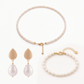 Set Amalia Trío | Collar de Perlas de Río 4 mm 50 cm, Aros Amalia y Pulsera de Perlas de Río 19 cm Baño Oro 18K
