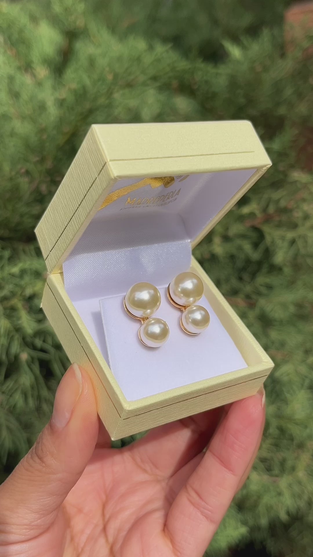 Aros Clásicos Tu y Yo Perlas 8mm y 10mm de Mallorca | Enchapado en oro 18K | Empaque Premium