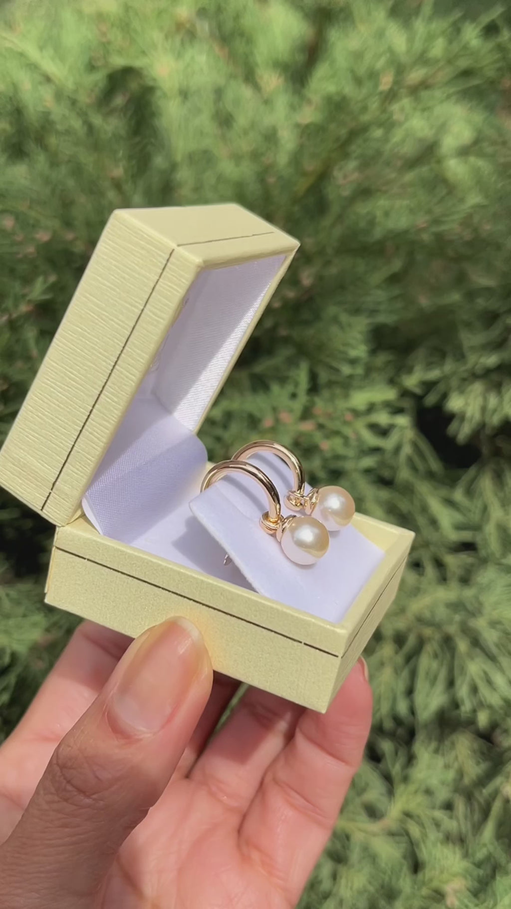 Aros Clásicos Semi Argollas Perlas 8mm de Mallorca | Enchapado en oro 18K | Empaque Premium