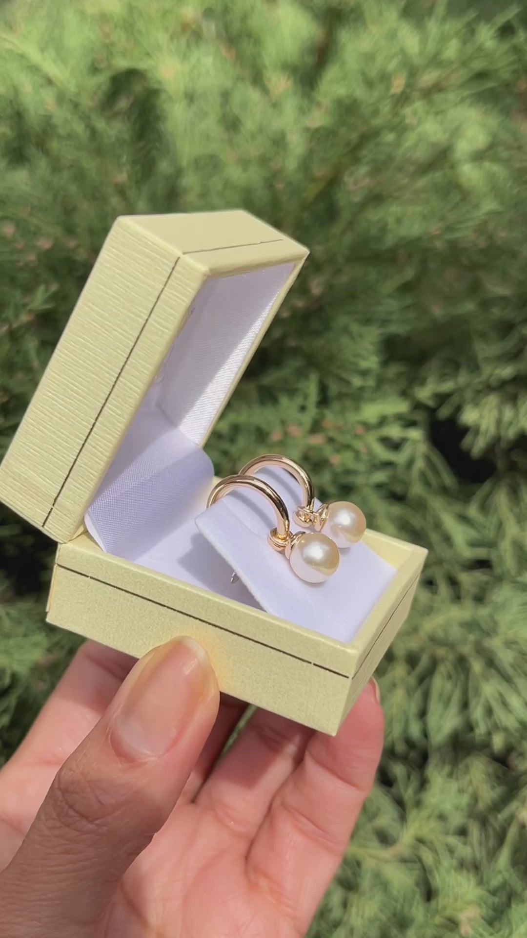 Aros Clásicos Semi Argollas Perlas 10mm de Mallorca | Enchapado en oro 18K | Empaque Premium