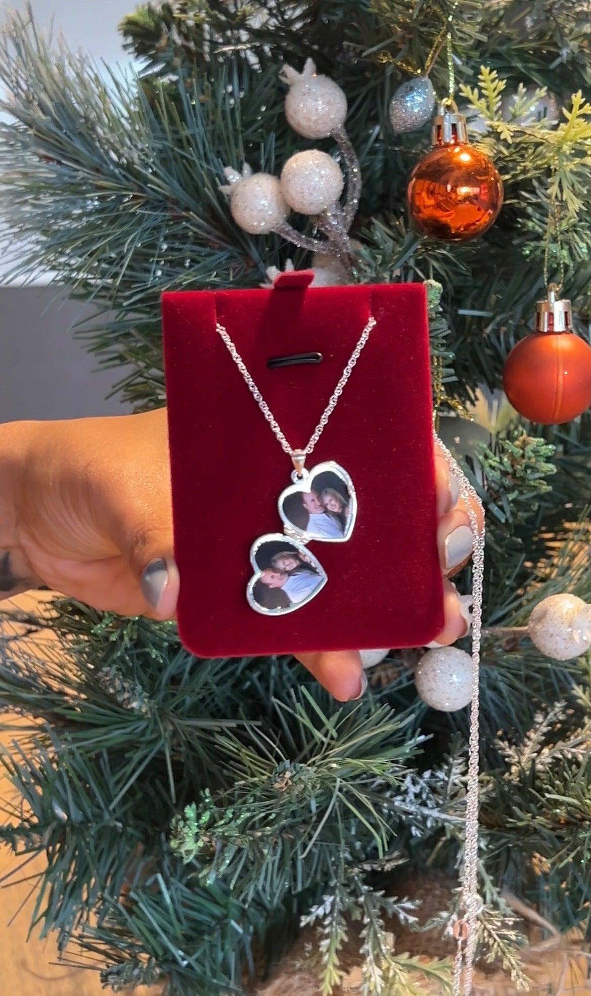 Relicario Corazón con Microcircones – Elegancia que Guarda Recuerdos